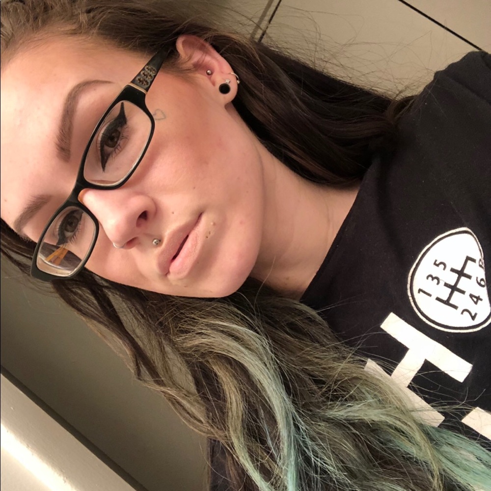 Meet your Posher, Samantha's BIO UPDATED W/important info